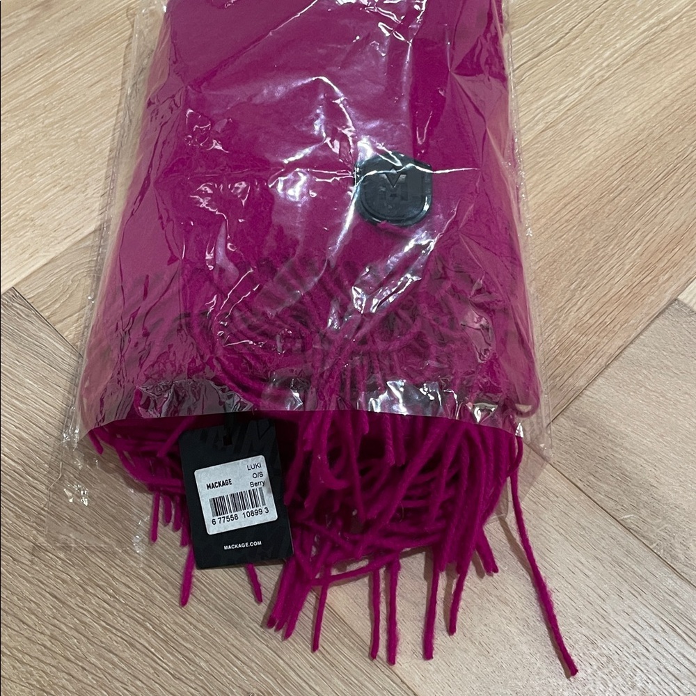 NWT Mackage LUKI Scarf Color Berry - Picture 2 of 13
